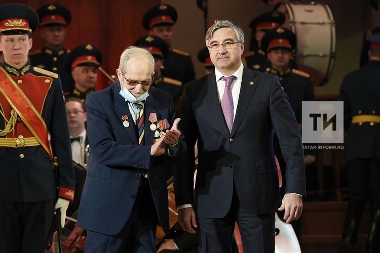 Шайхразиев от лица Президента РТ поздравил защитников Отечества с 23 Февраля