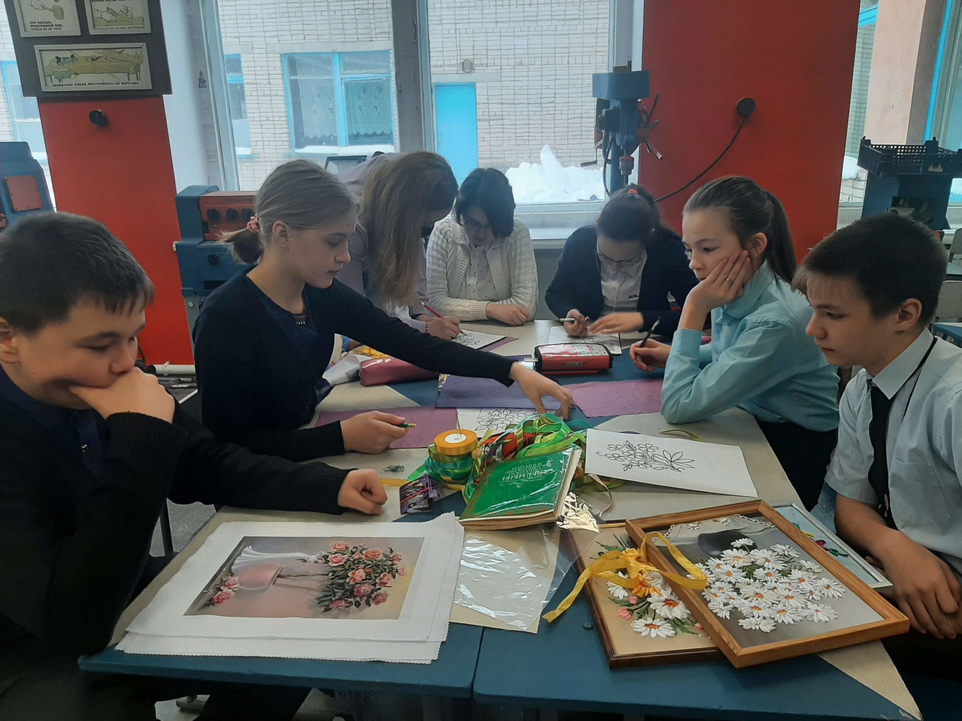 В Бугульминском районе ребята учились искусству вышивания и изучали историю родного края