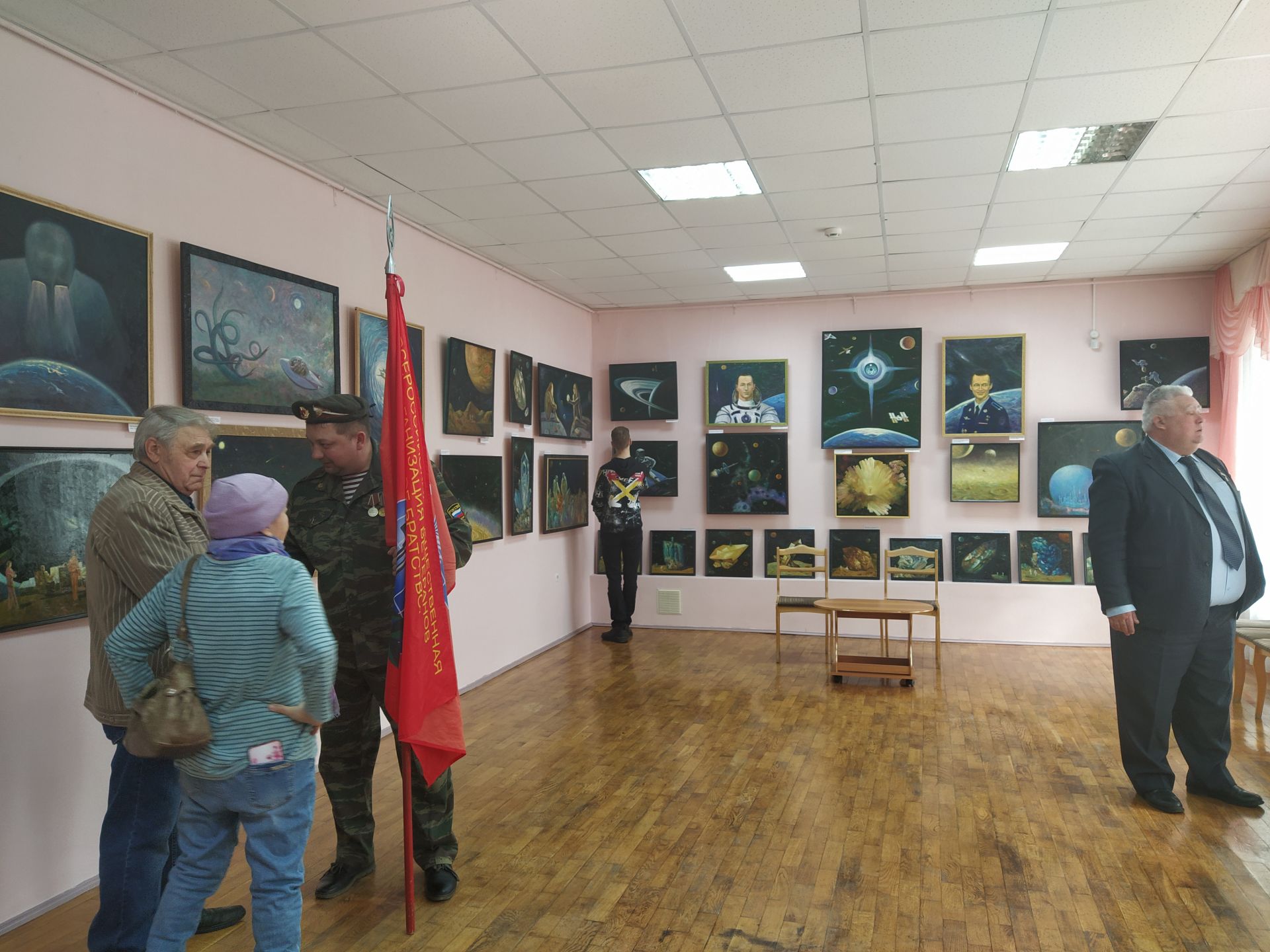В краеведческом музее Бугульмы работает выставка картин (ФОТОРЕПОРТАЖ)