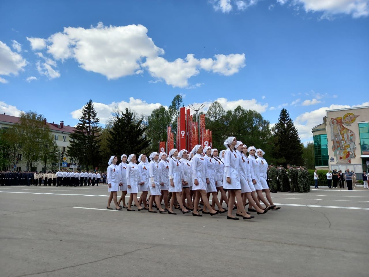 В Бугульме прошел парад в честь 76-й годовщины Великой Победы (ФОТОРЕПОРТАЖ)