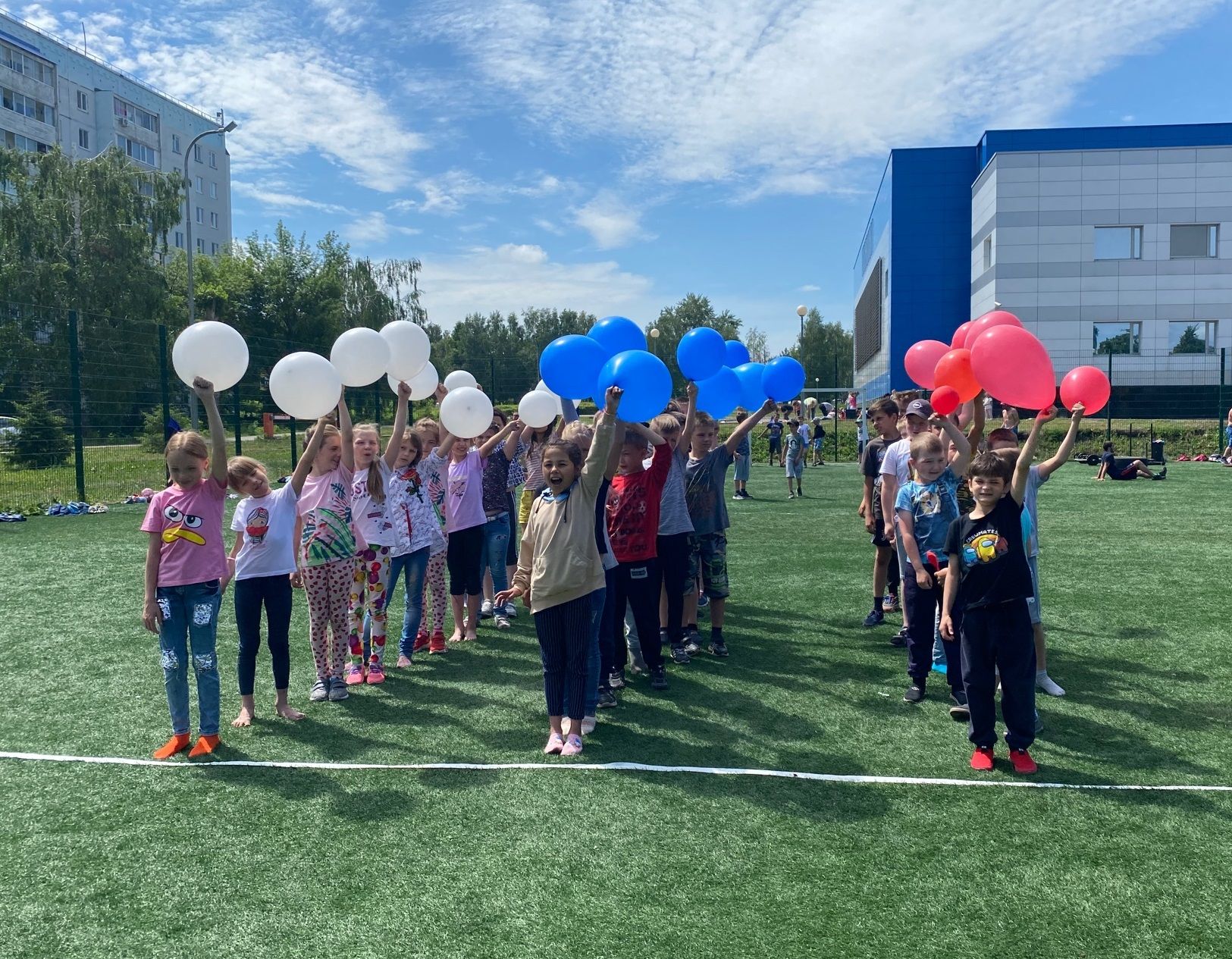 Добровольцы из Бугульмы провели для юных горожан развлекательное мероприятие ко Дню России