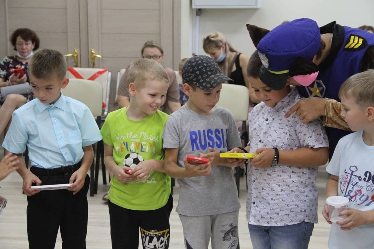 Детей сотрудников Бугульминской ЦРБ поздравили с Днем знаний