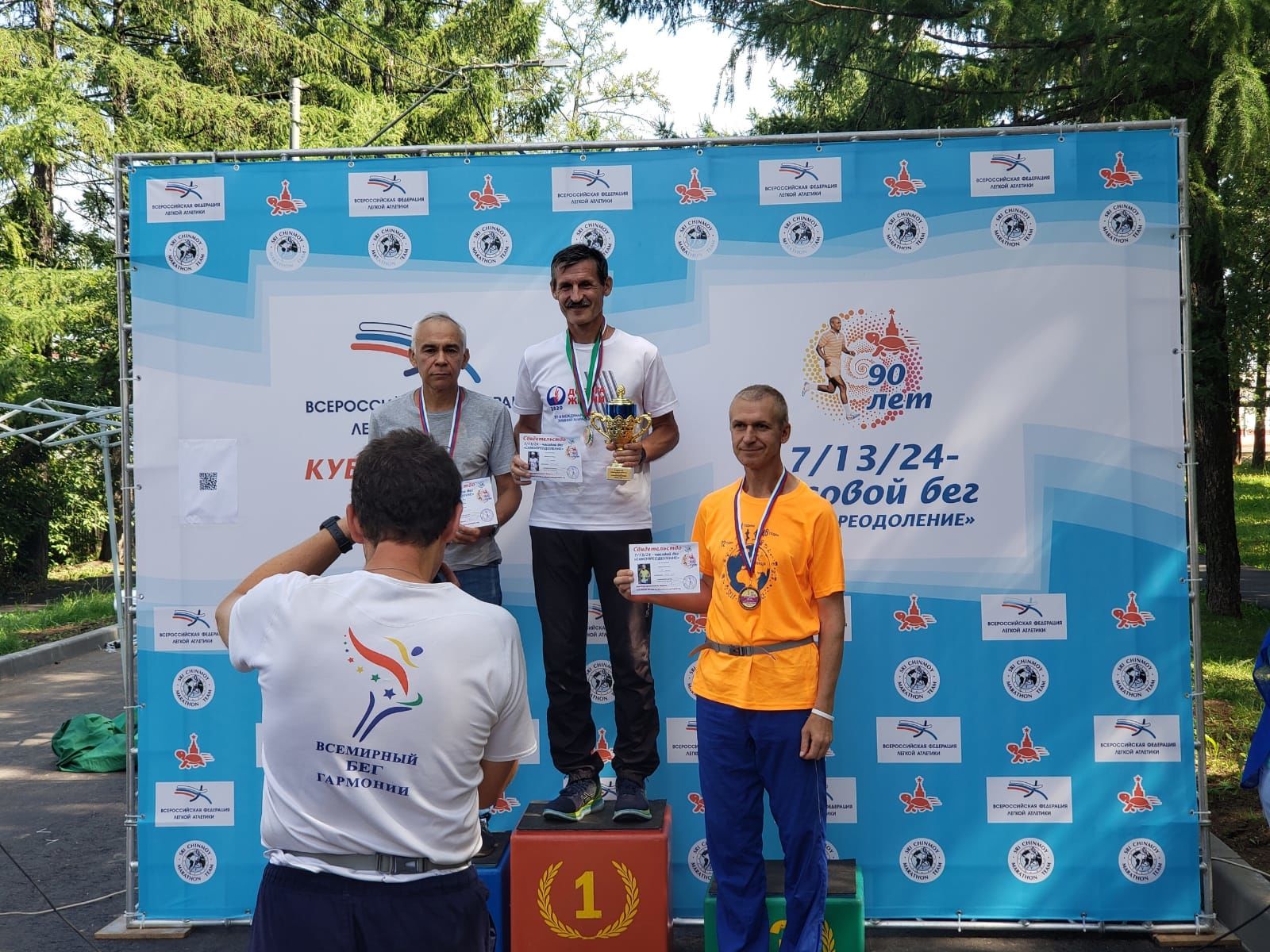 Бугульминский учитель физкультуры лицея № 2 участвовал в суточном забеге и стал лучшим в своей возрастной категории
