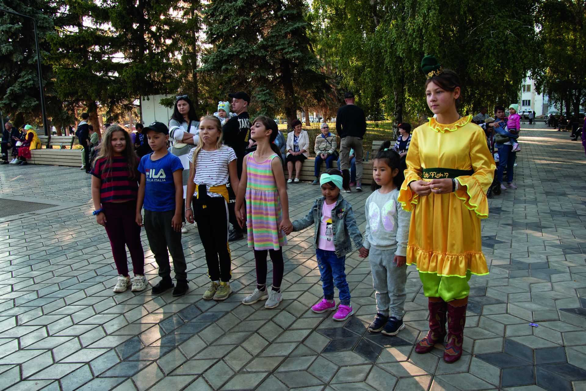Бугульминский Центр татарской культуры провел развлекательную программу «Чәчәк ат, Бөгелмәм!»