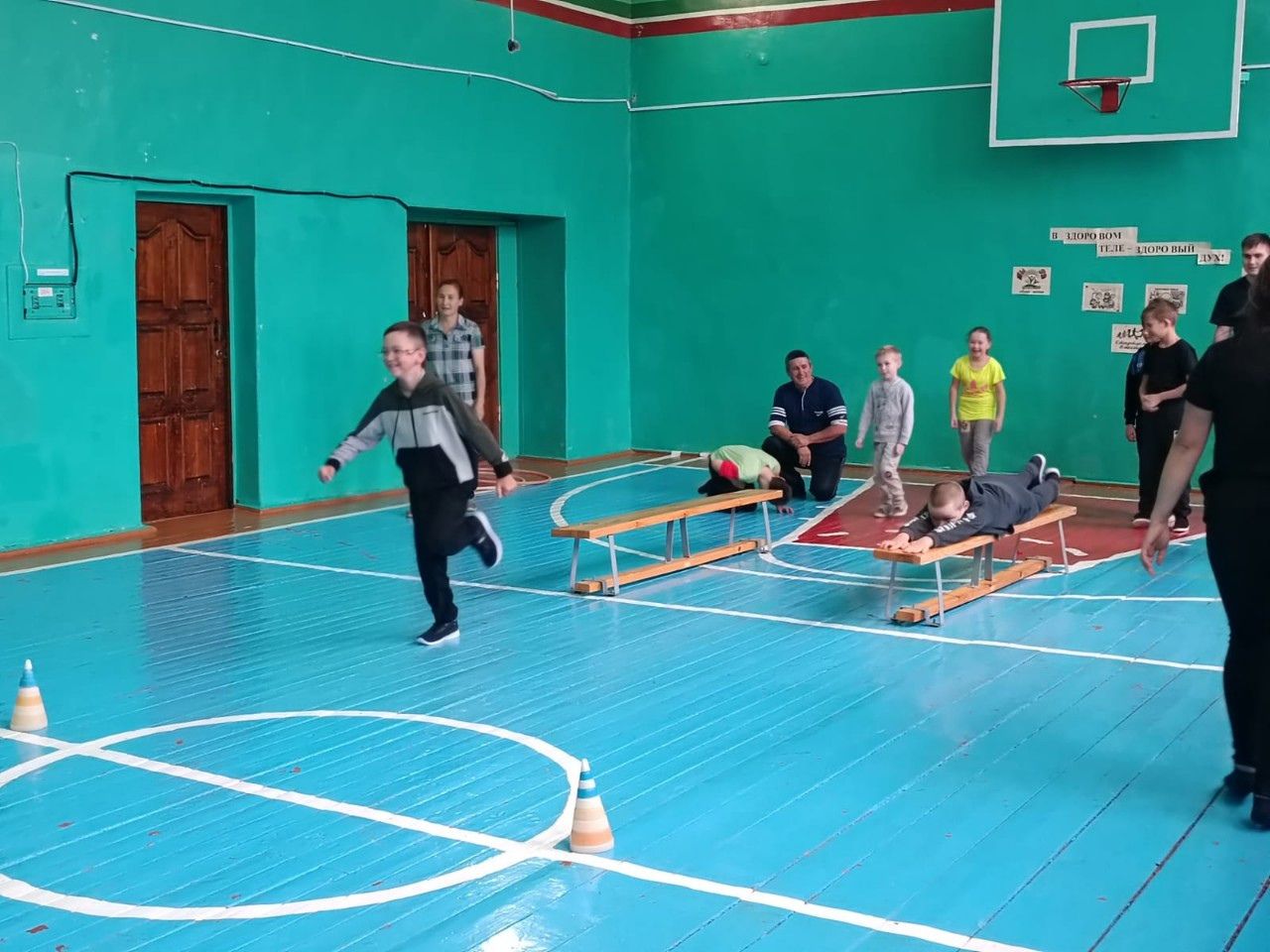 В Староисаковском доме культуры прошла спортивная программа «Папа, мама, я – спортивная семья!»