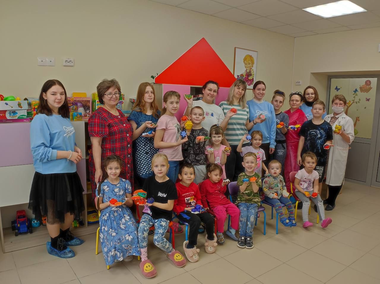 «Мамина радость»: добровольцы Бугульмы в детской больнице организовали благотворительную акцию