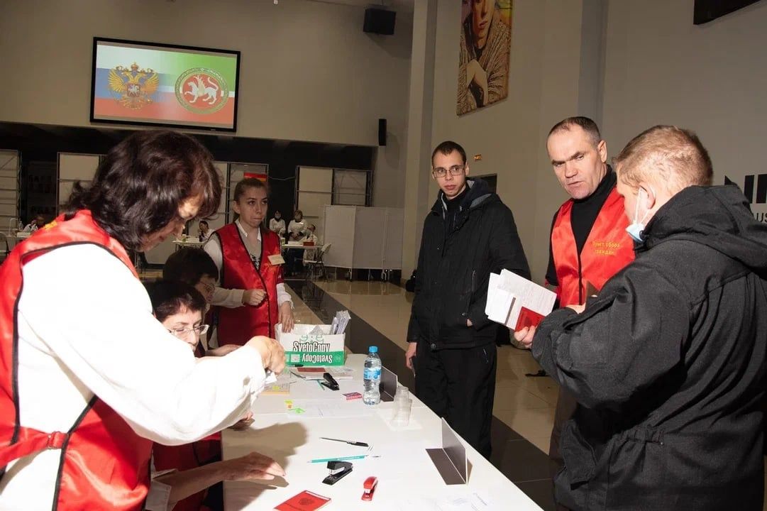 Шесть медицинских работников Бугульминской ЦРБ проводили для прохождения боевой подготовки