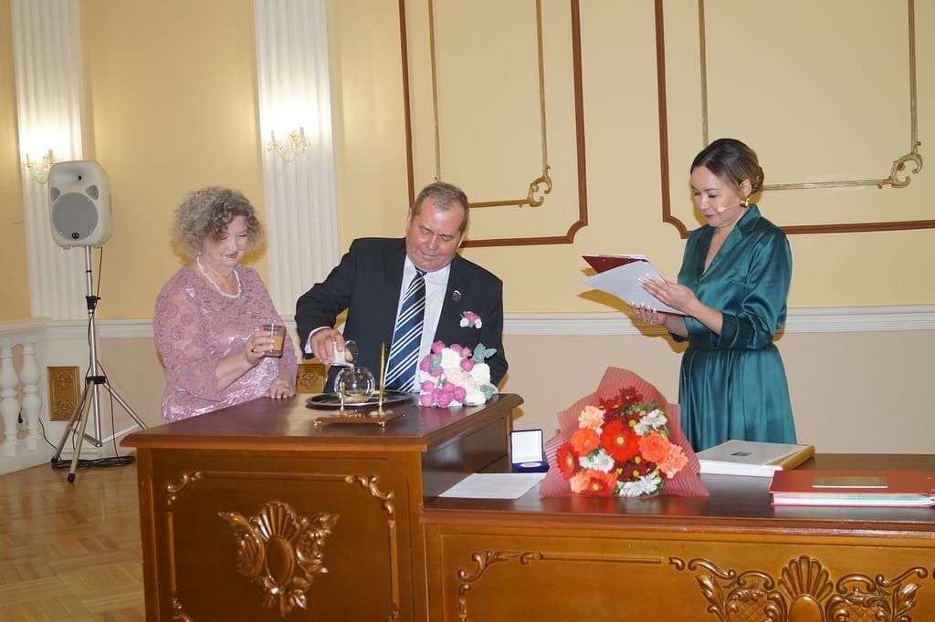 Почетные железнодорожники супруги Рассадины отметили золотую свадьбу