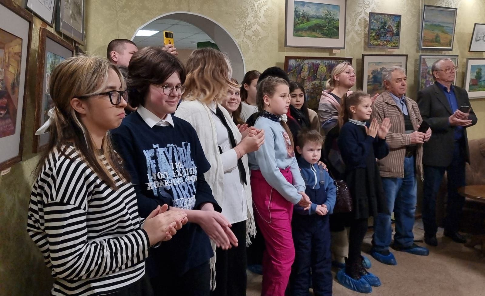 В музее Ярослава Гашека открылась выставка Лейсан Валиуллиной «Впечатления детства»