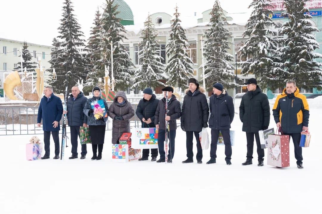 В Бугульме состоялась традиционная благотворительная новогодняя акция «Дед Мороз-Единоросс»