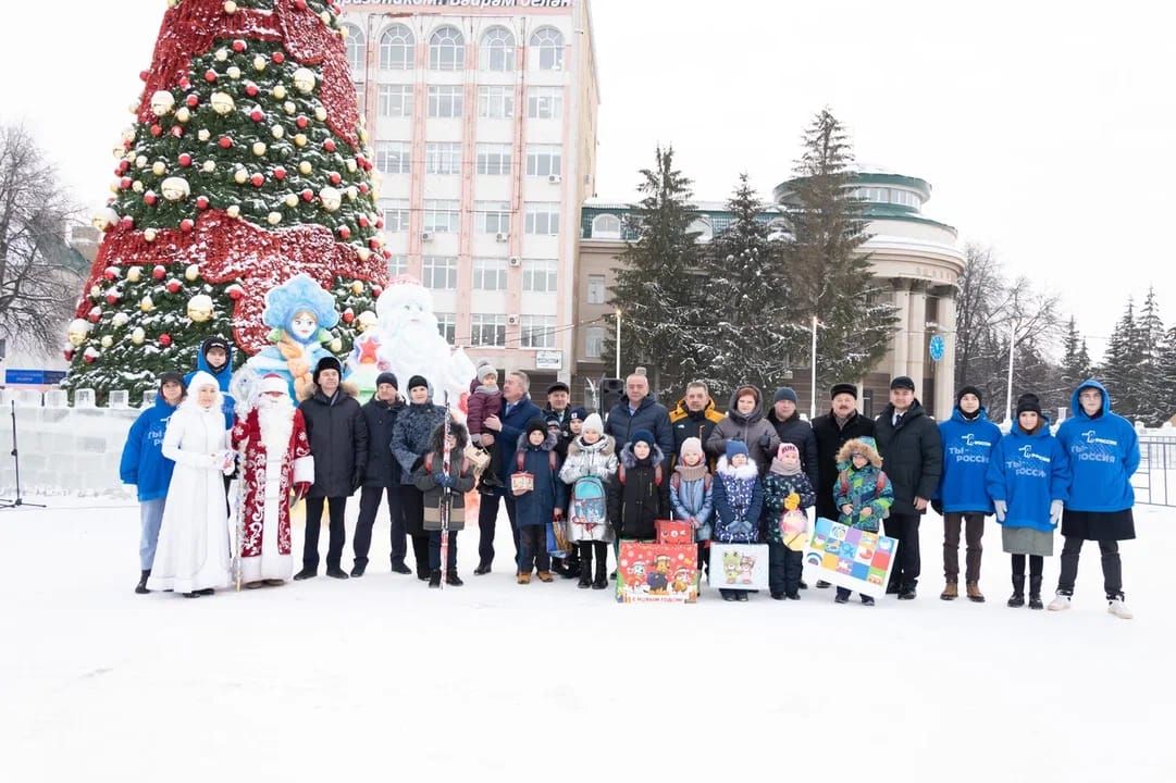 В Бугульме состоялась традиционная благотворительная новогодняя акция «Дед Мороз-Единоросс»