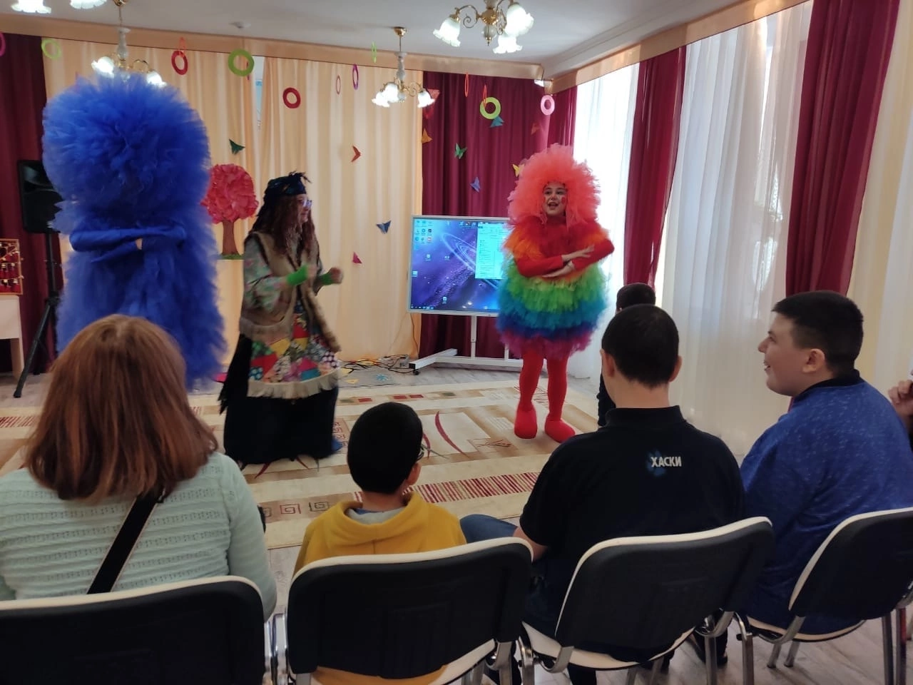 Волонтеры культуры посетили ребят из центра «Возрождение» с праздничной программой