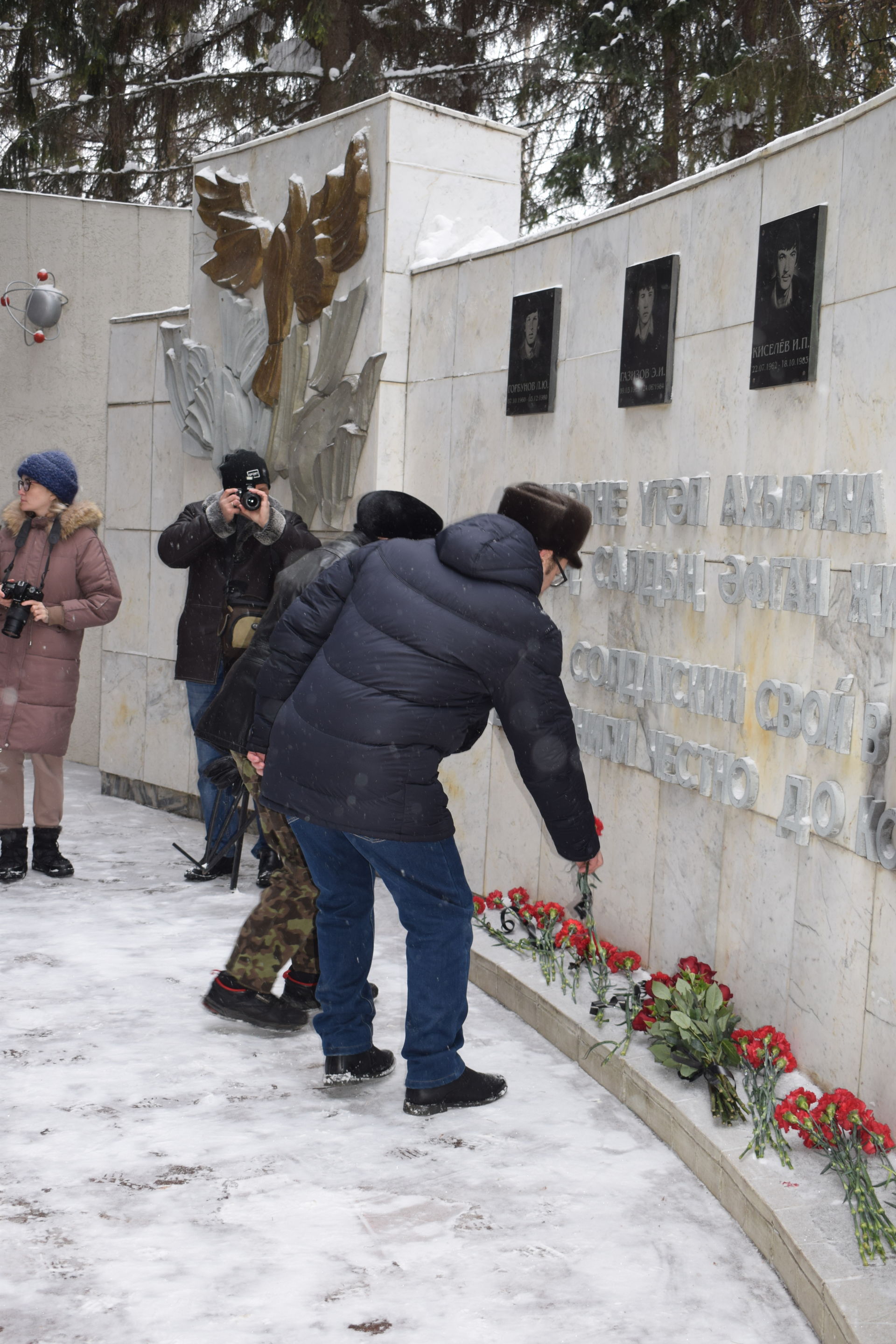 Бугульминцы возложили цветы в память вывода советских войск из Афганистана (ФОТОРЕПОРТАЖ)