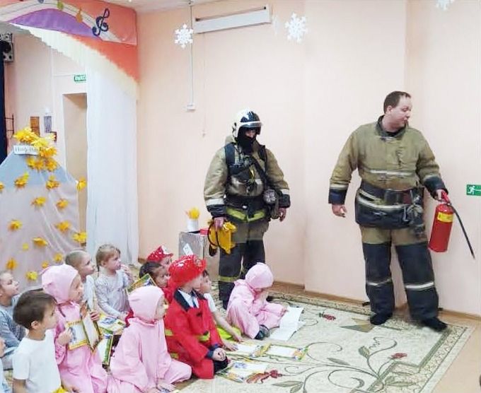 В бугульминский детский сад прибыла пожарная машина