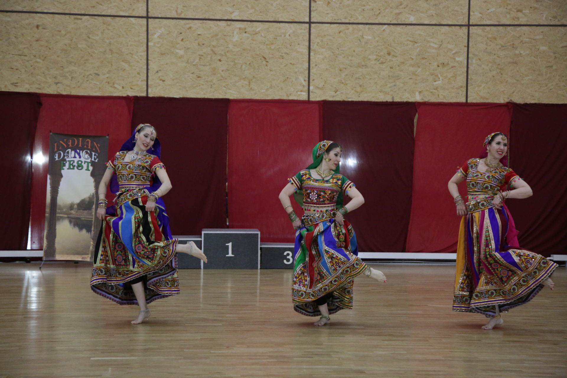 Бугульминки привезли золото с престижного конкурса индийских танцев