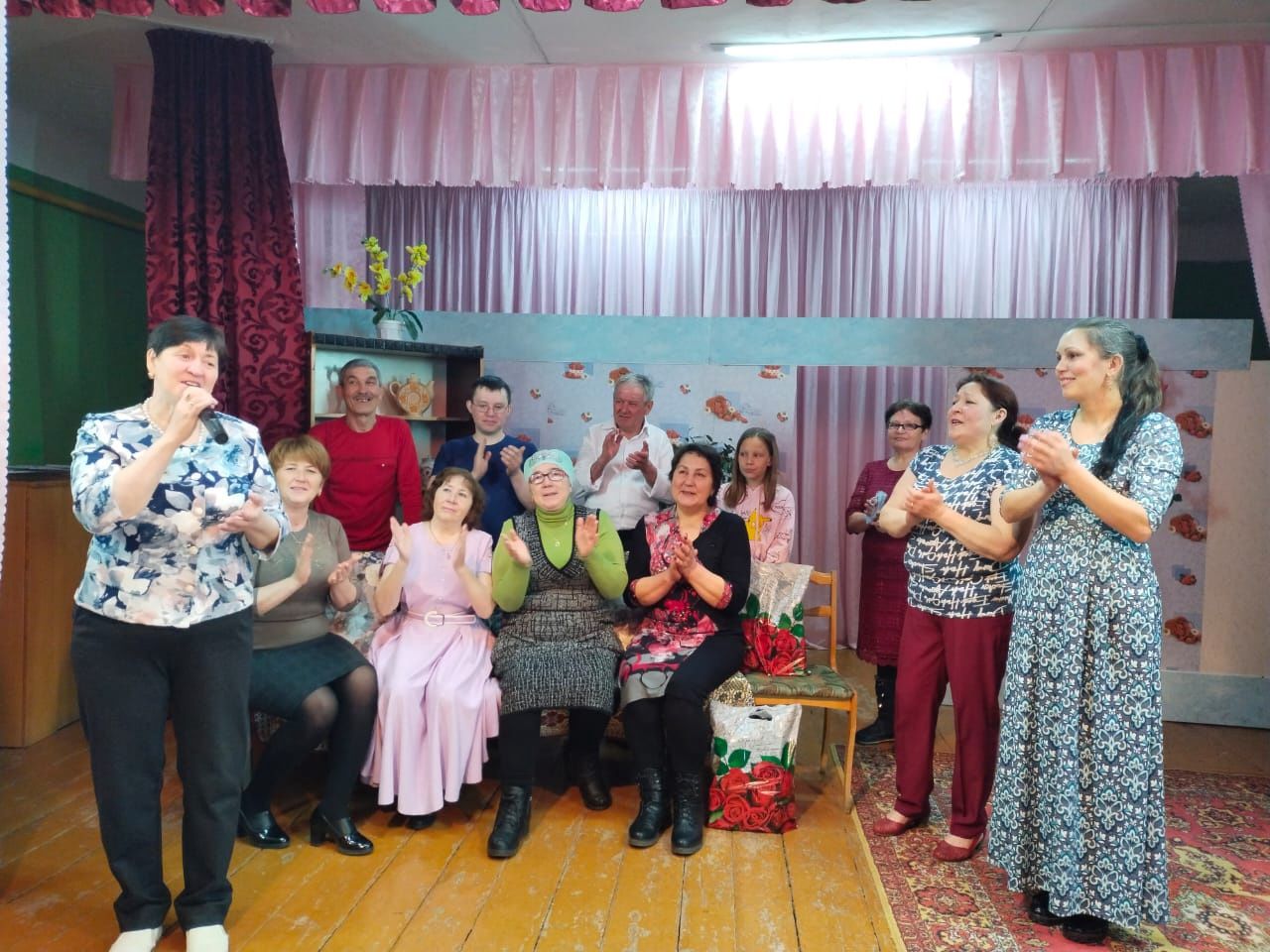 В Бугульминском районе прошла развлекательная программа «Мастера хорошего настроения»