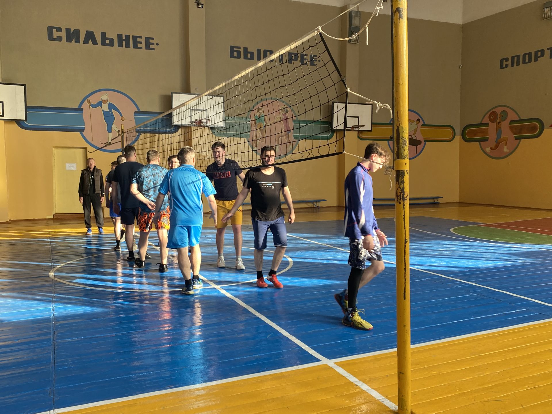 В Бугульме прошел  товарищеский матч по волейболу со студентами и сотрудниками ППС