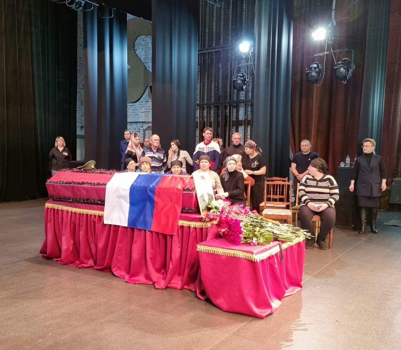 Сегодня в Бугульме простились с погибшим во время спецоперации Данилом Казаковым