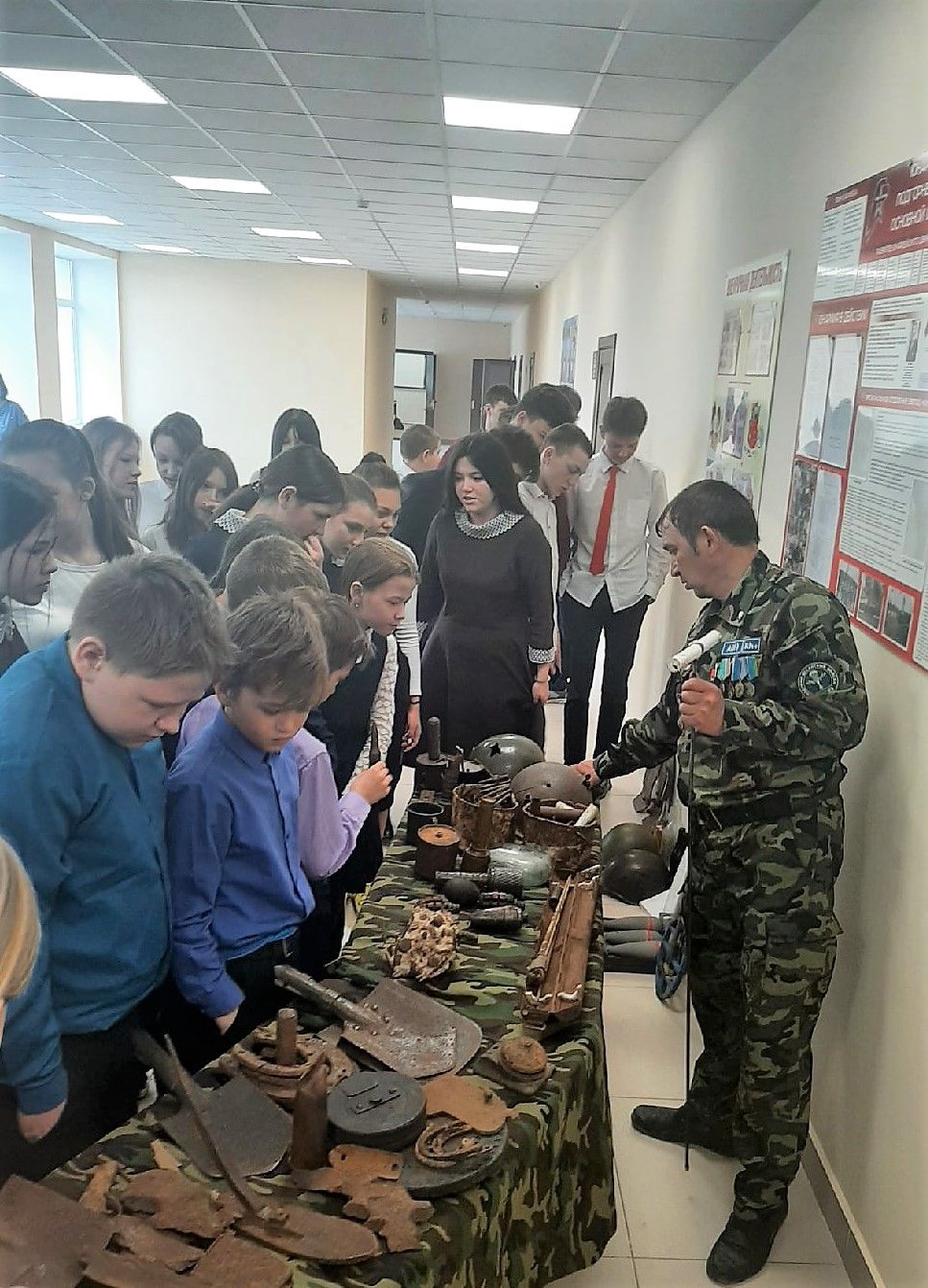 Поисковый отряд «Ватан» рассказал школьникам Бугульминского района о поиске и эксгумации останков