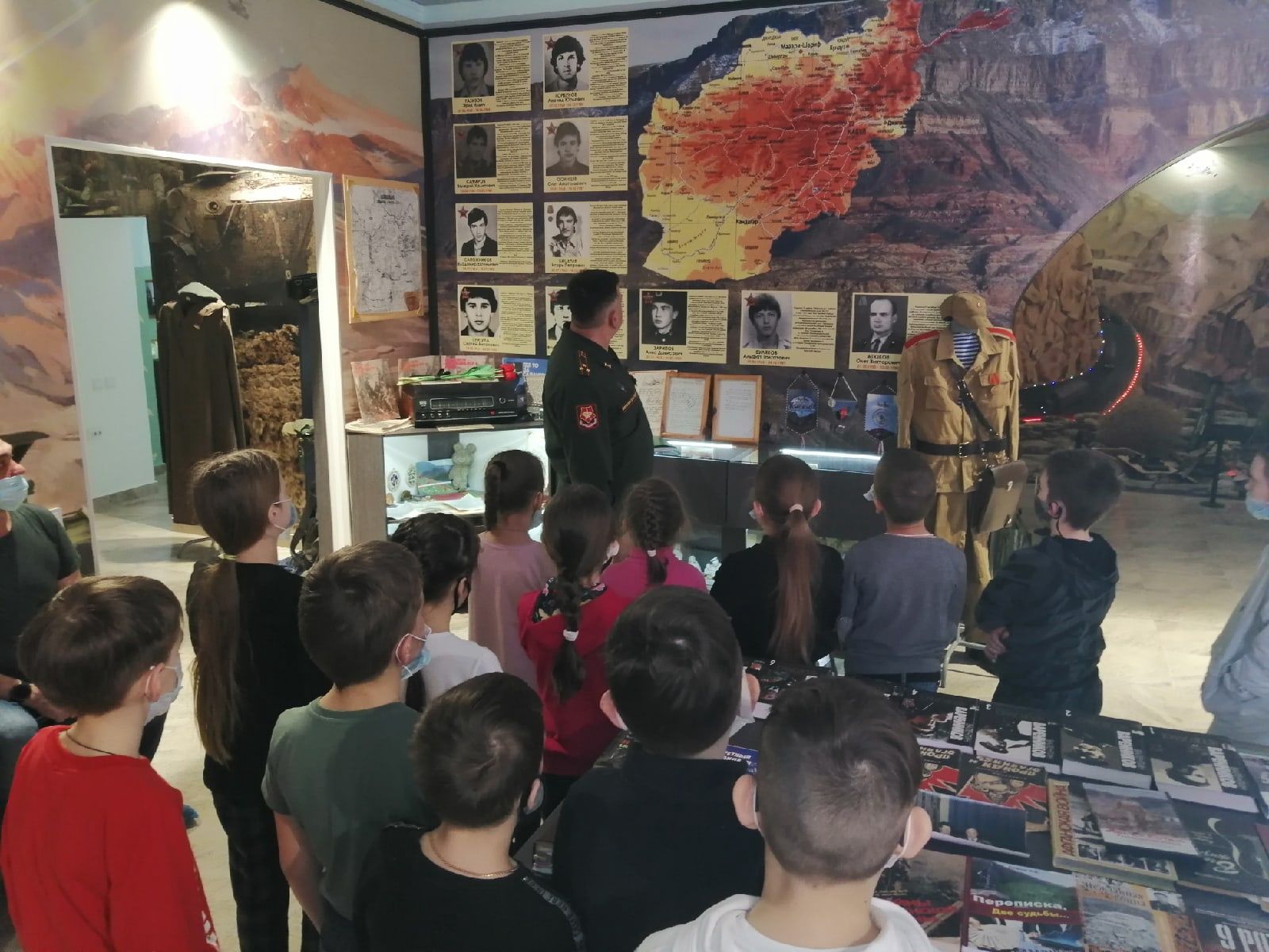Военный комиссар Бугульмы провел встречу с местными школьниками