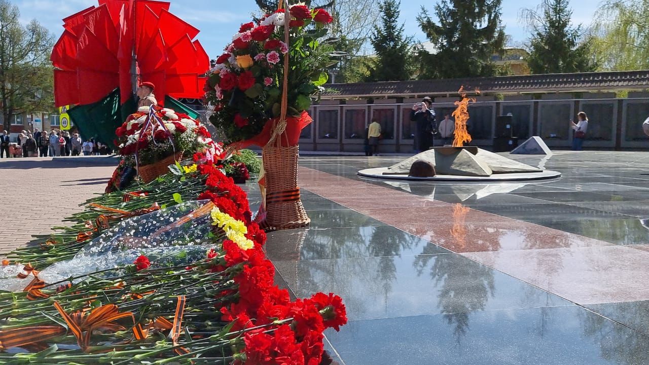 Бугульминцы возложили цветы к мемориалам в честь Дня Победы