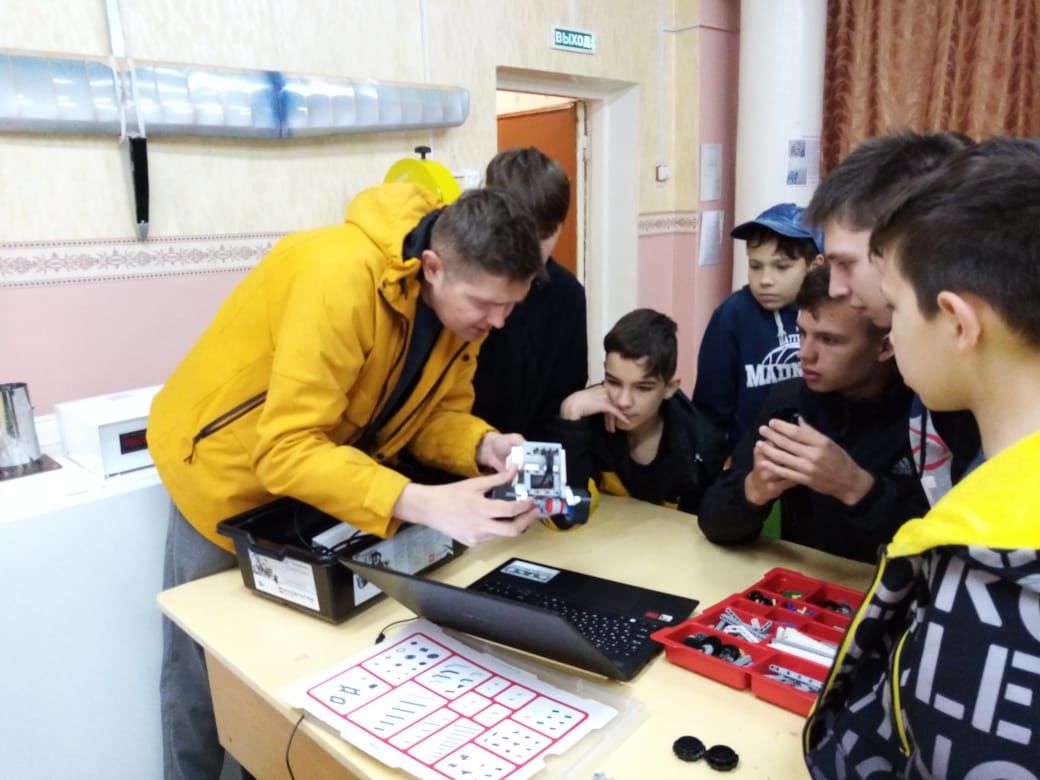 Бугульминские школьники собрали первый в своей жизни робот