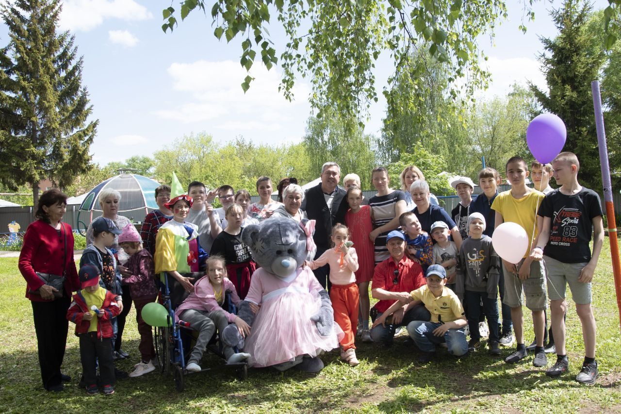 Линар Закиров посетил детей из приюта «Ялкын» и реабилитационного центра «Возрождение»