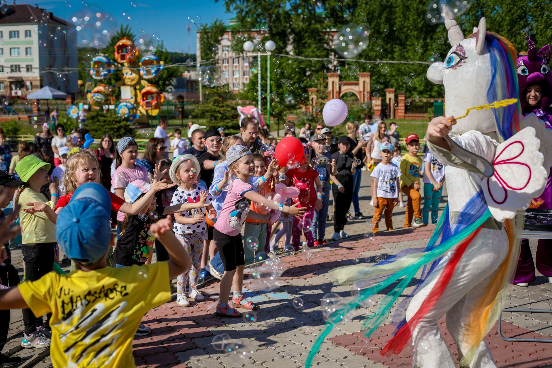 Полицейские Бугульмы устроили для ребят грандиозный праздник в детском парке