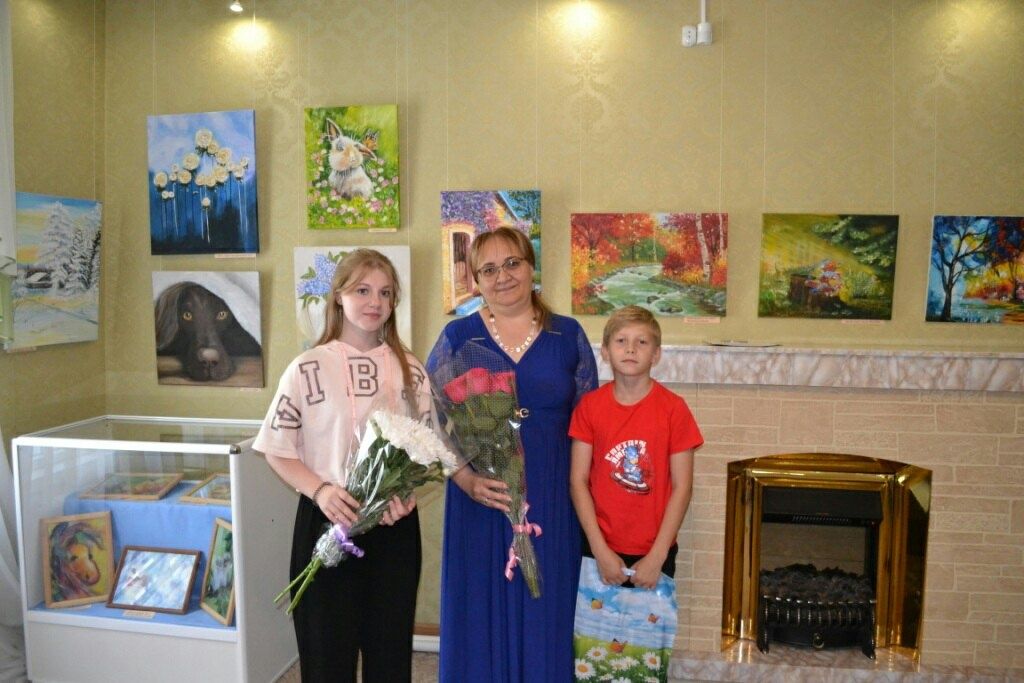 В Бугульме открылась выставка работ семьи Звегинцевых