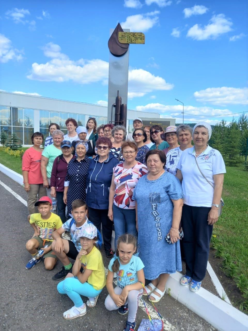 Ветераны труда из Карабаша посетили музей нефти