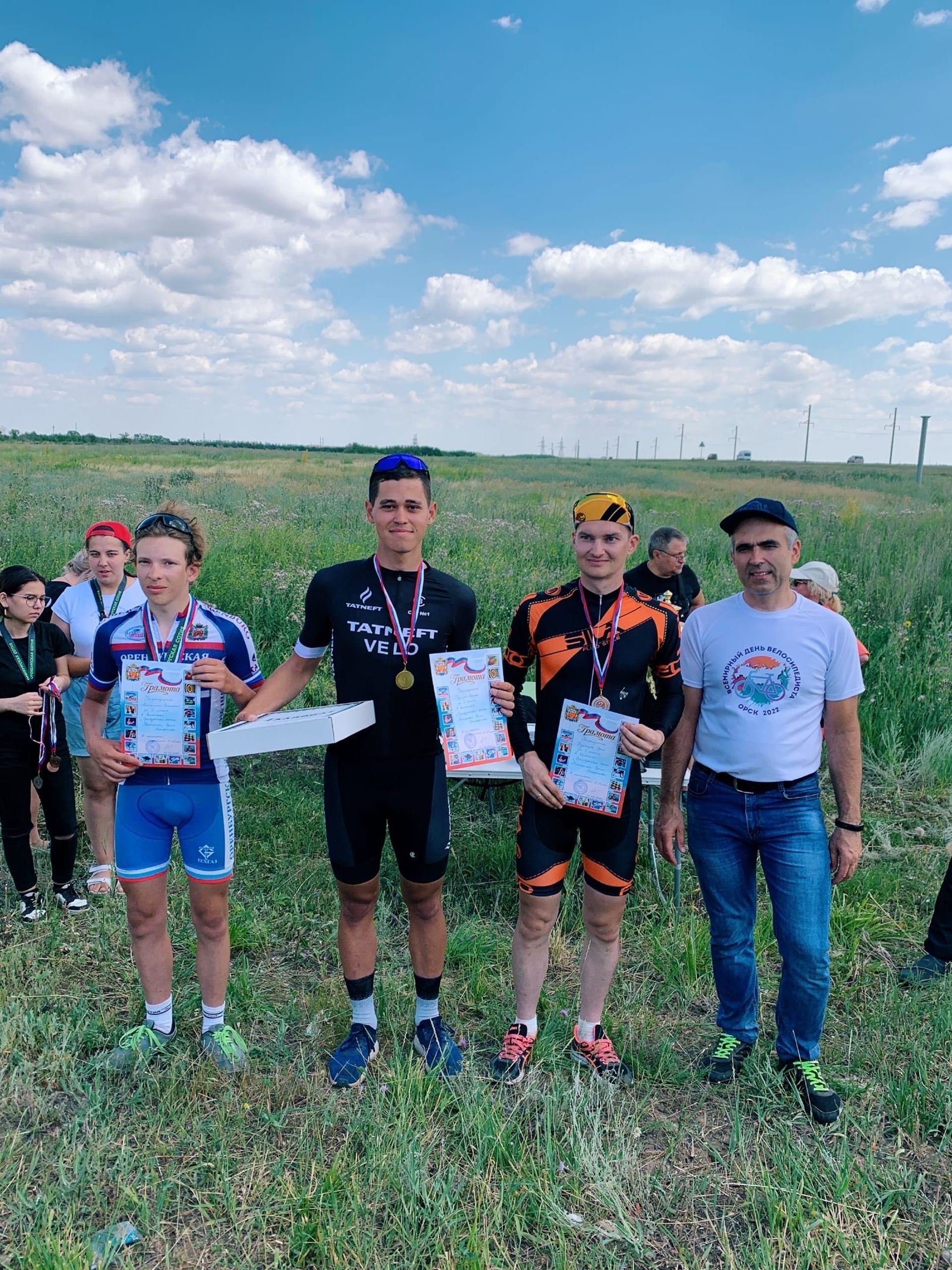 Велогонщики из Бугульмы победили в гонке на 100 км в Оренбурге