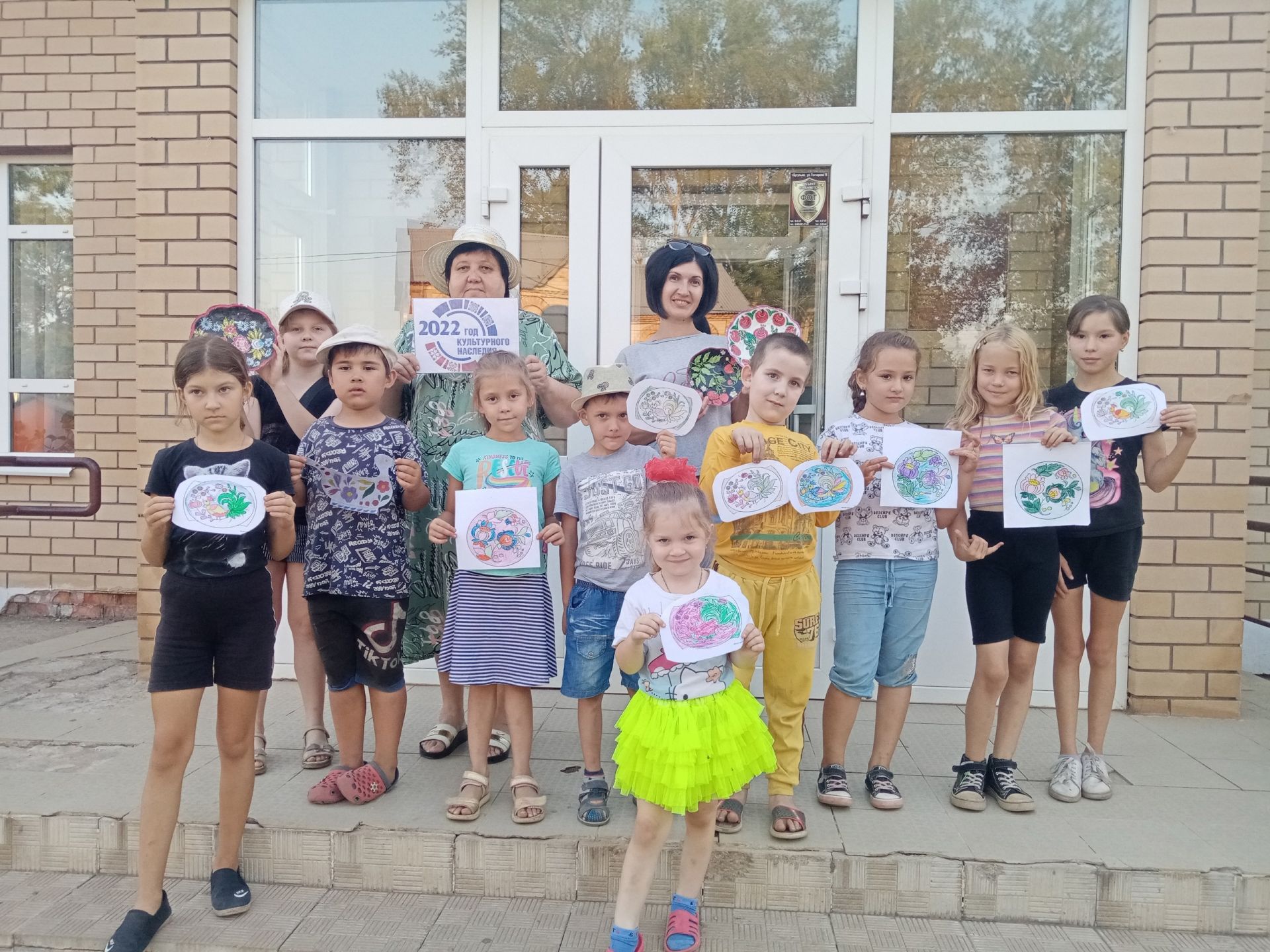 В Березовском СДК провели практическое занятие по росписи «Радуга культур»