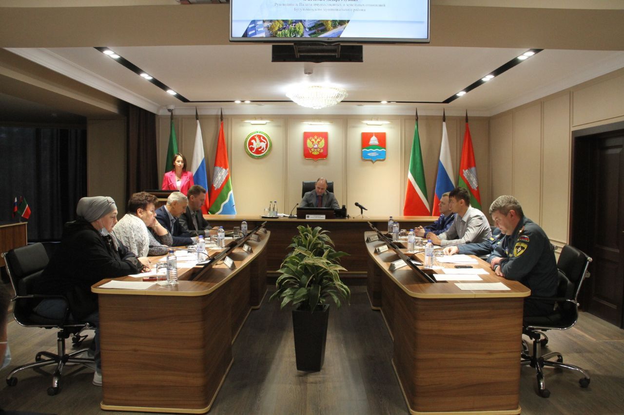 Заседание комиссии по чрезвычайным ситуациям и пожарной безопасности провели в мэрии Бугульмы