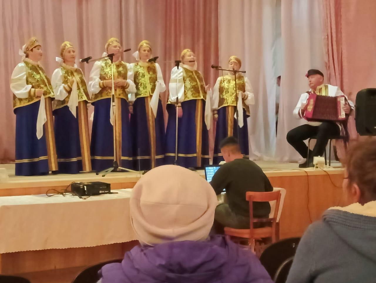 В Бугульминском сельском Доме культуры рассказали о национальных традициях народов Татарстана