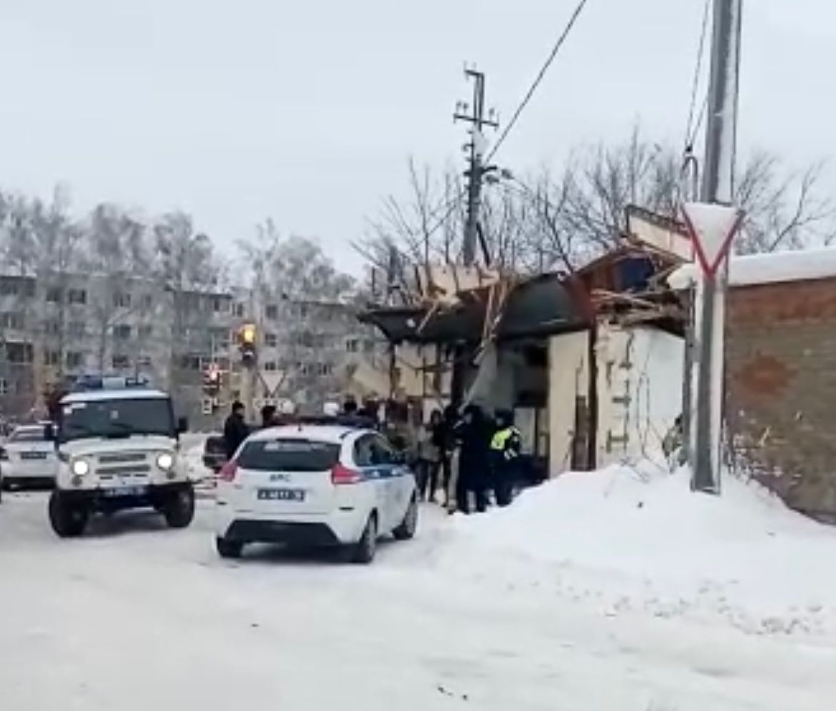 Два человека получили ожоги после взрыва в одном из автосервисов в Бугульме