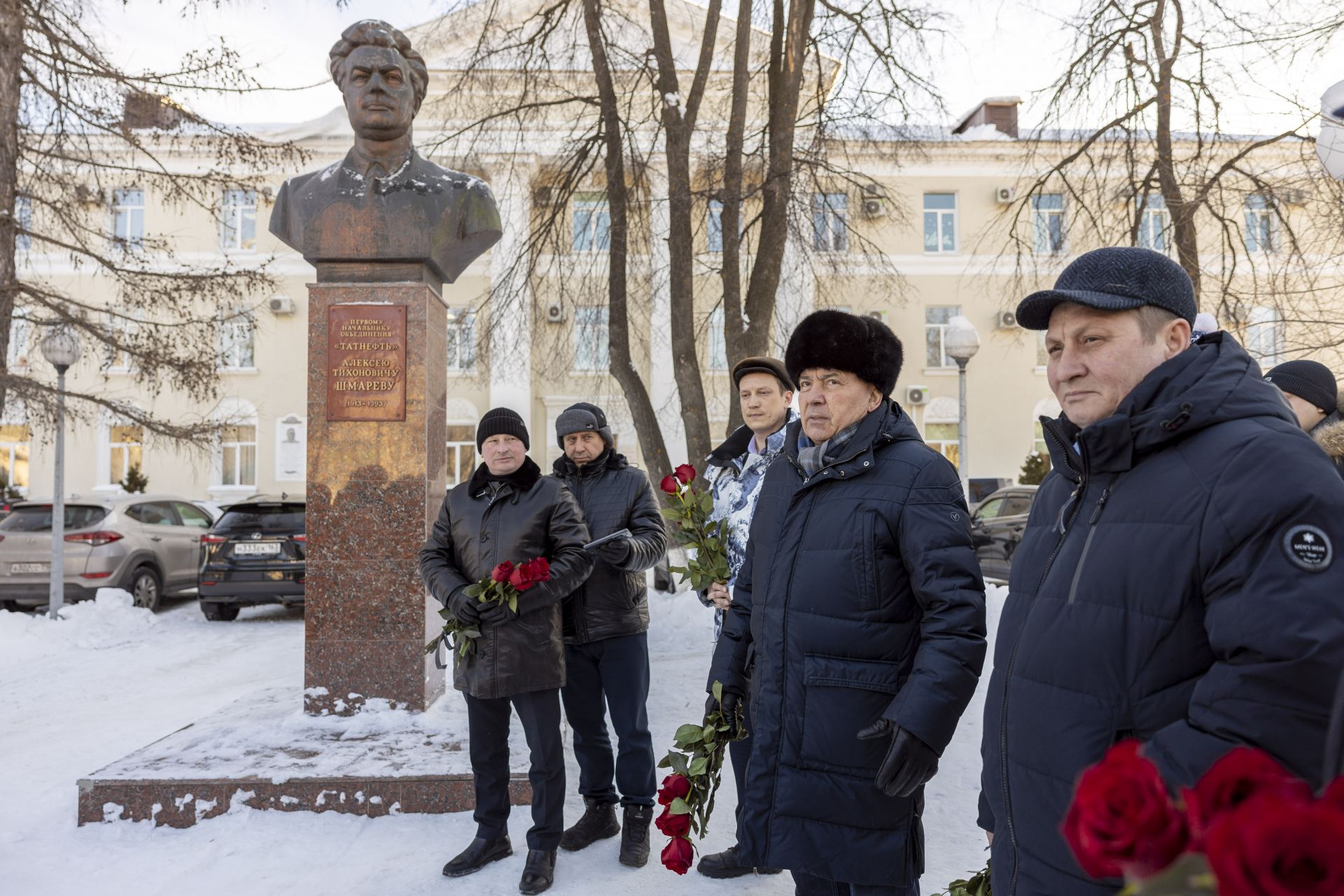 В Бугульме состоялось возложение цветов к бюсту Алексея Шмарёва