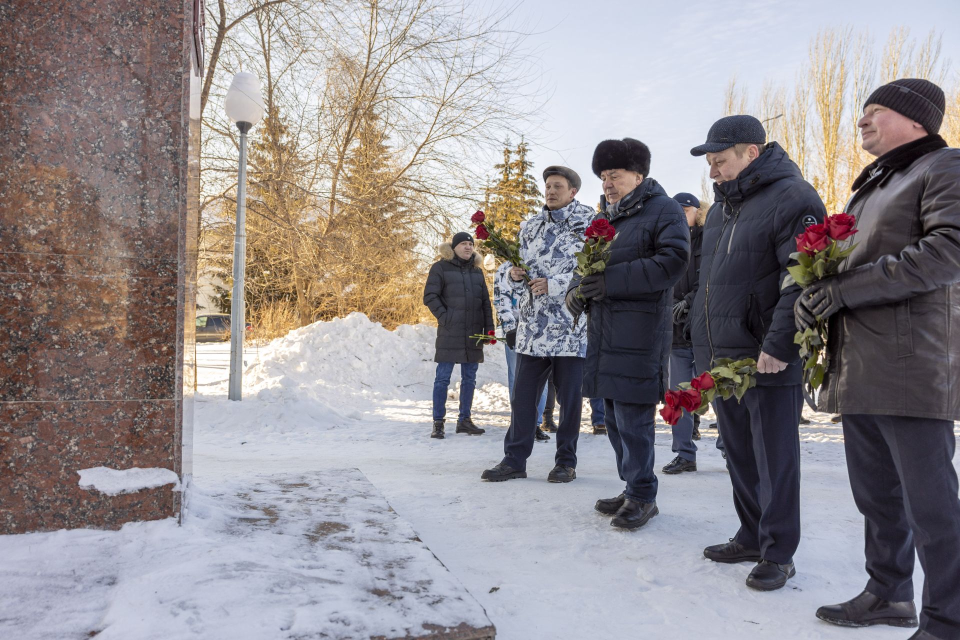В Бугульме состоялось возложение цветов к бюсту Алексея Шмарёва