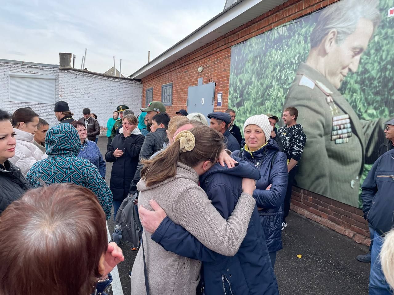 Троих бугульминцев проводили на службу в зону спецоперации