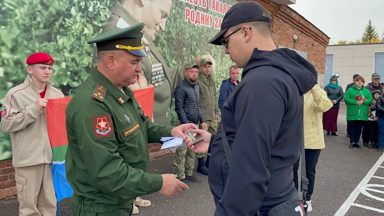 Троих бугульминцев проводили на службу в зону спецоперации