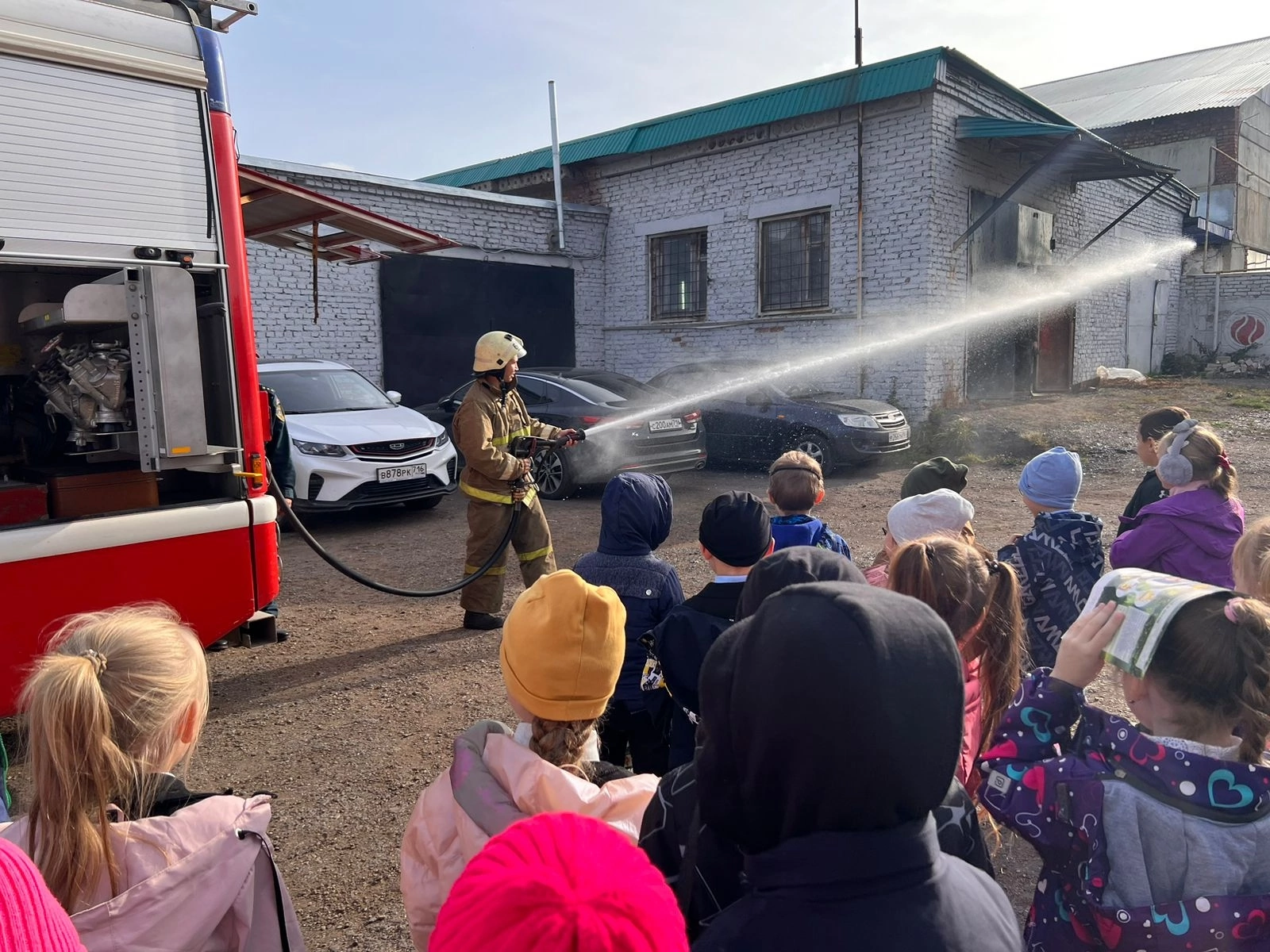 Школьники из Бугульмы побывали на экскурсии в пожарной части