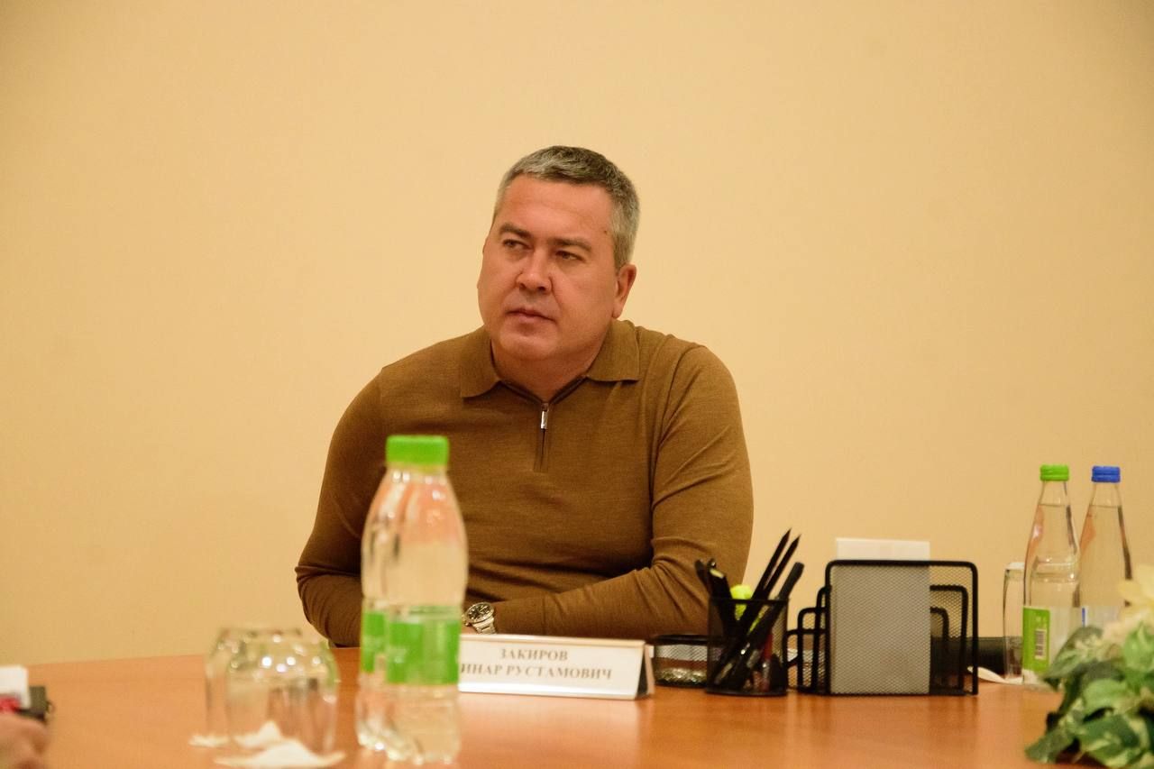 Личный прием граждан провел мэр Бугульмы Линар Закиров