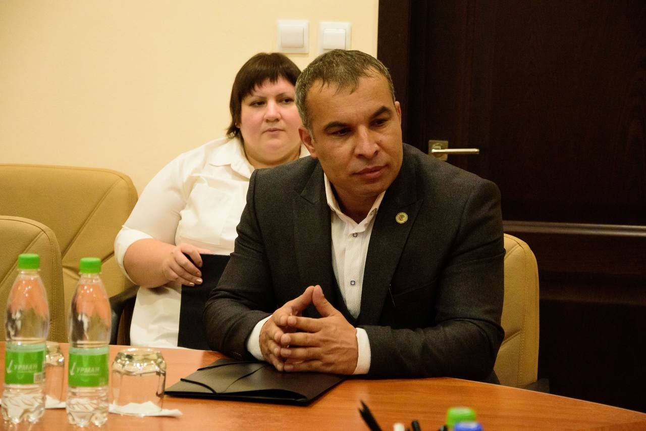 Личный прием граждан провел мэр Бугульмы Линар Закиров