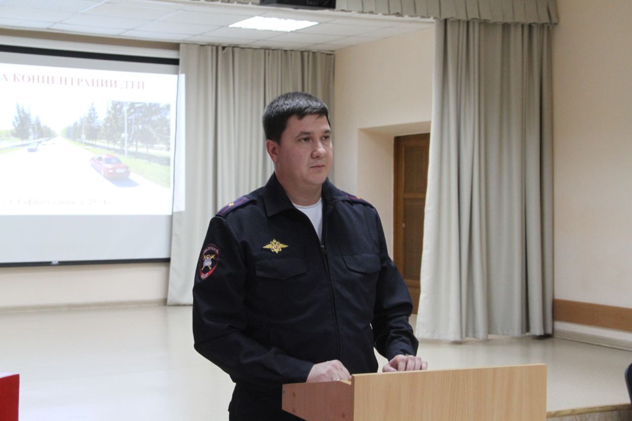 Сотрудники Госавтоинспекции Бугульмы провели беседы со студентами