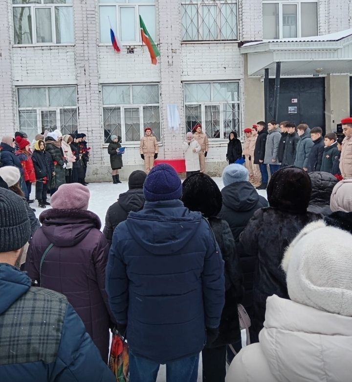 В Бугульме открыли мемориальную доску погибшему на СВО Миннигалиеву Муниру