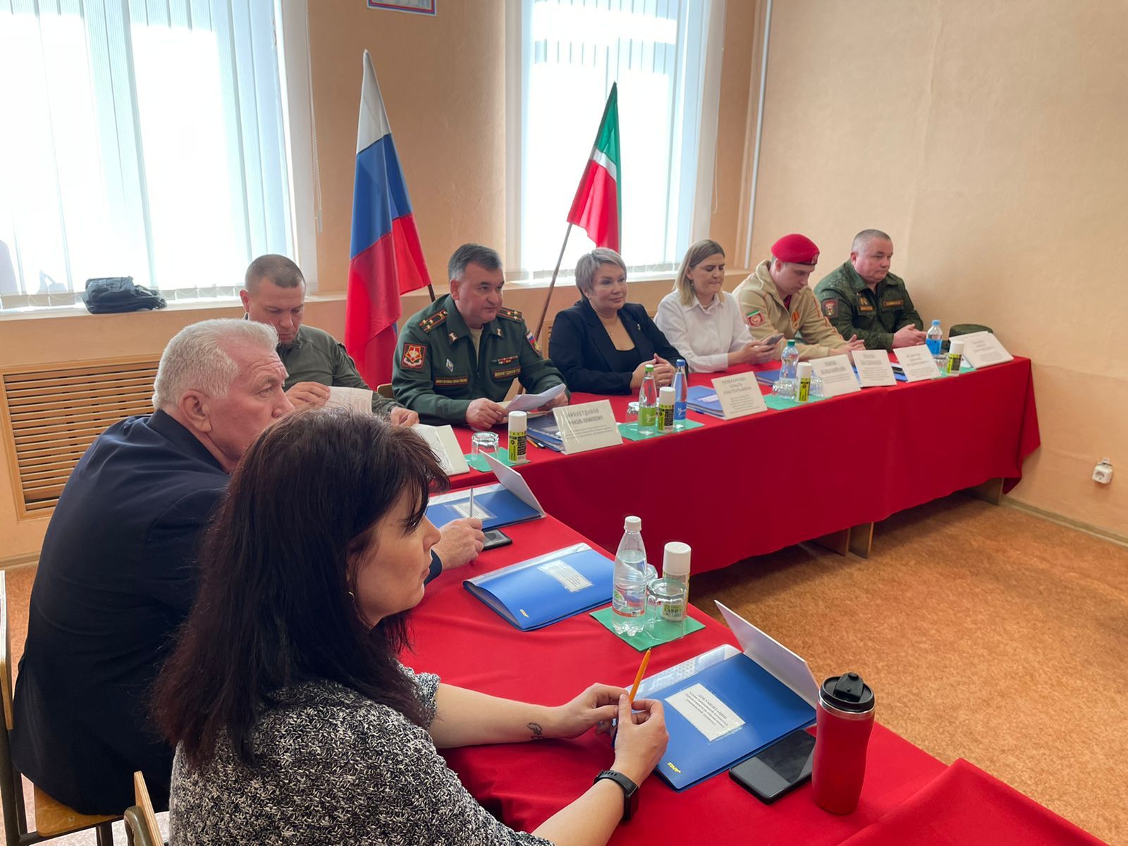 В военном комиссариате Бугульмы призывная комиссия провела отбор юношей для службы