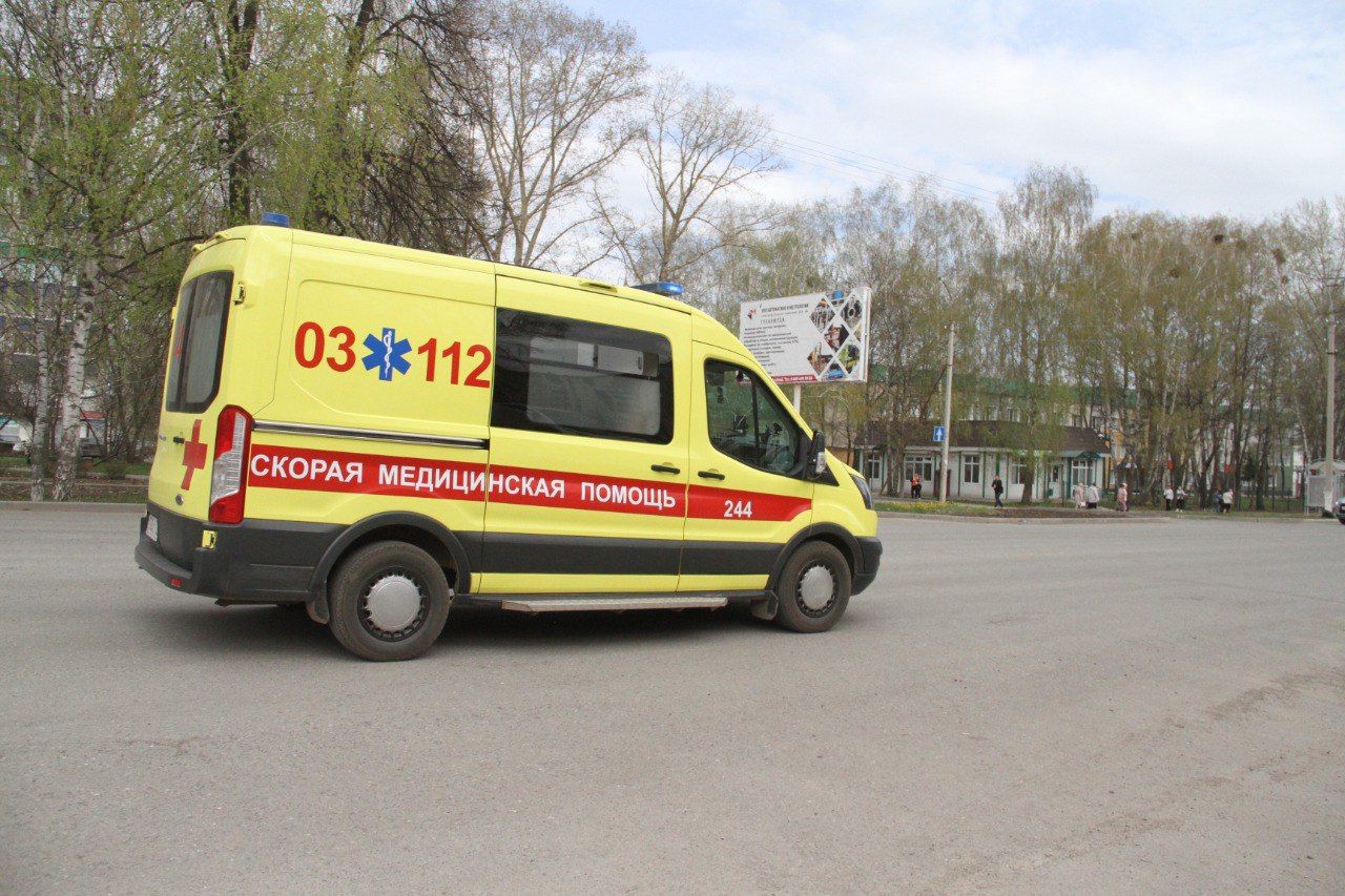 Главный врач Бугульминской ЦРБ поздравил коллег с Днем работников скорой медицинской помощи