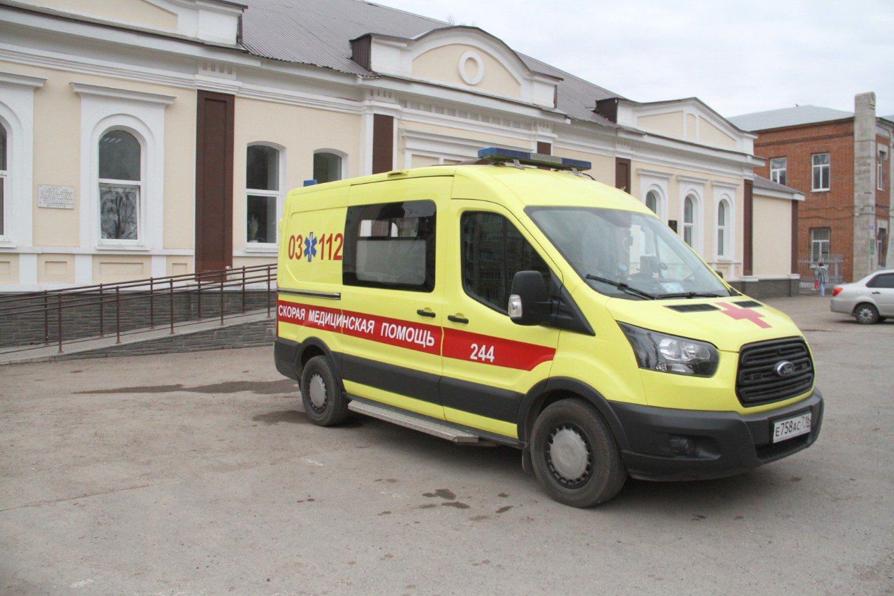 Главный врач Бугульминской ЦРБ поздравил коллег с Днем работников скорой медицинской помощи