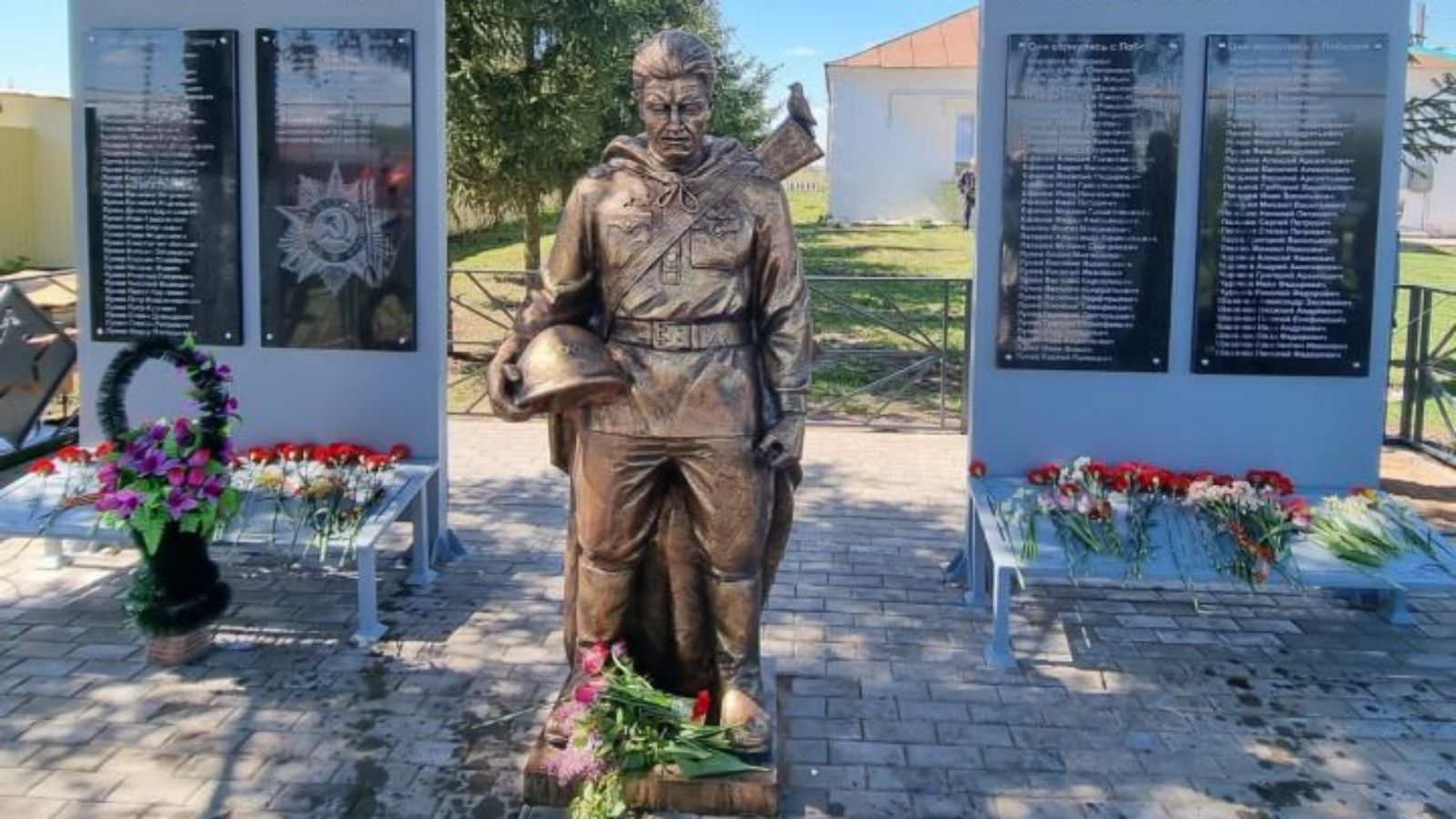Бөгелмә районында Бөек Ватан сугышы солдатларына һәйкәл ачылды