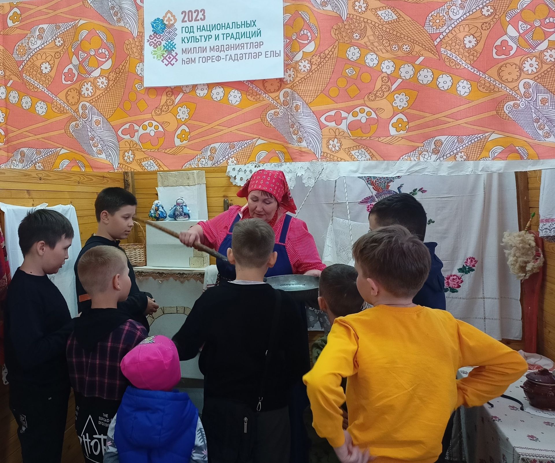 В Староисаковском СДК Бугульминского района организовали экскурсию «Чудеса в русской избе»
