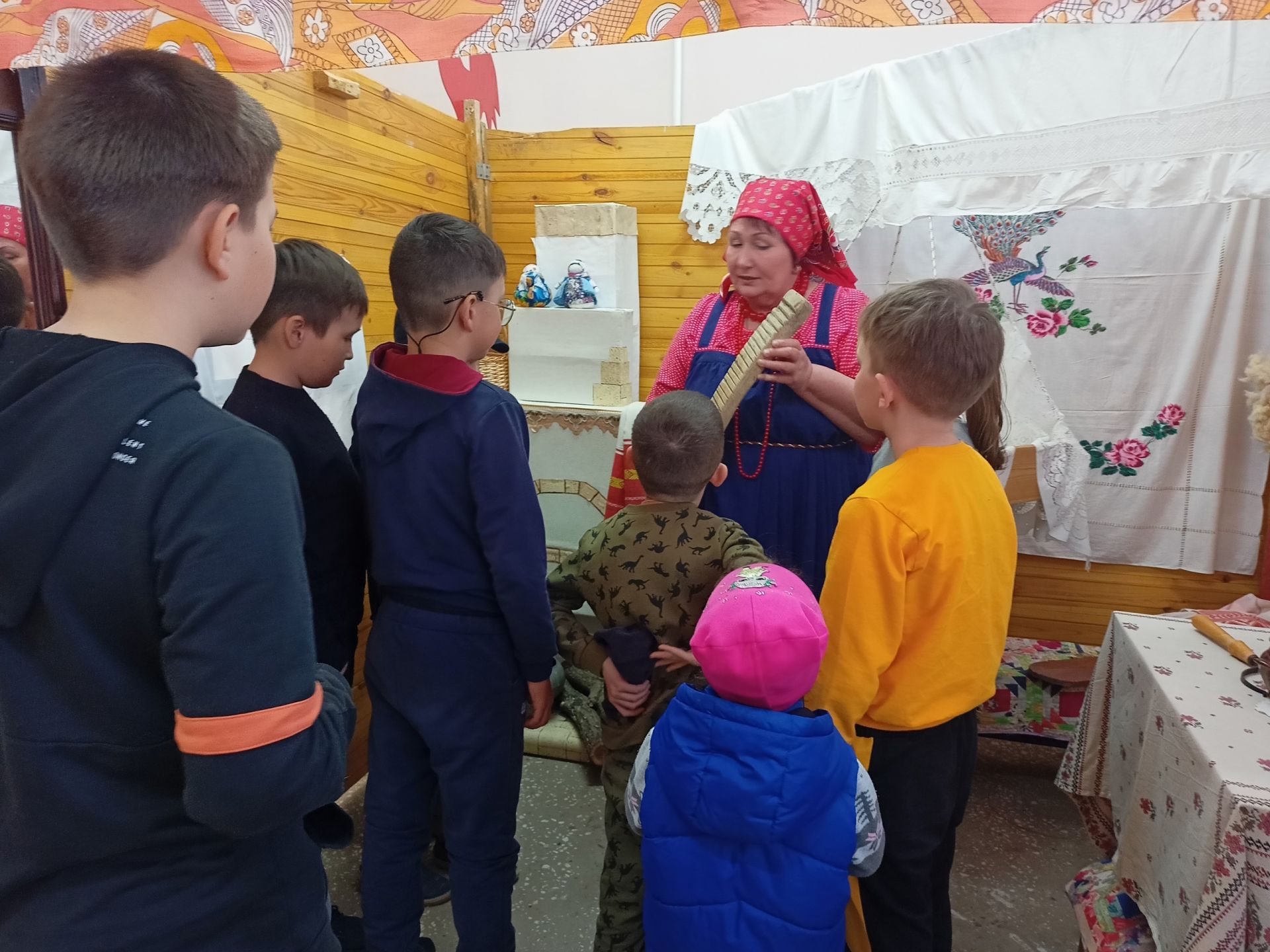 В Староисаковском СДК Бугульминского района организовали экскурсию «Чудеса в русской избе»